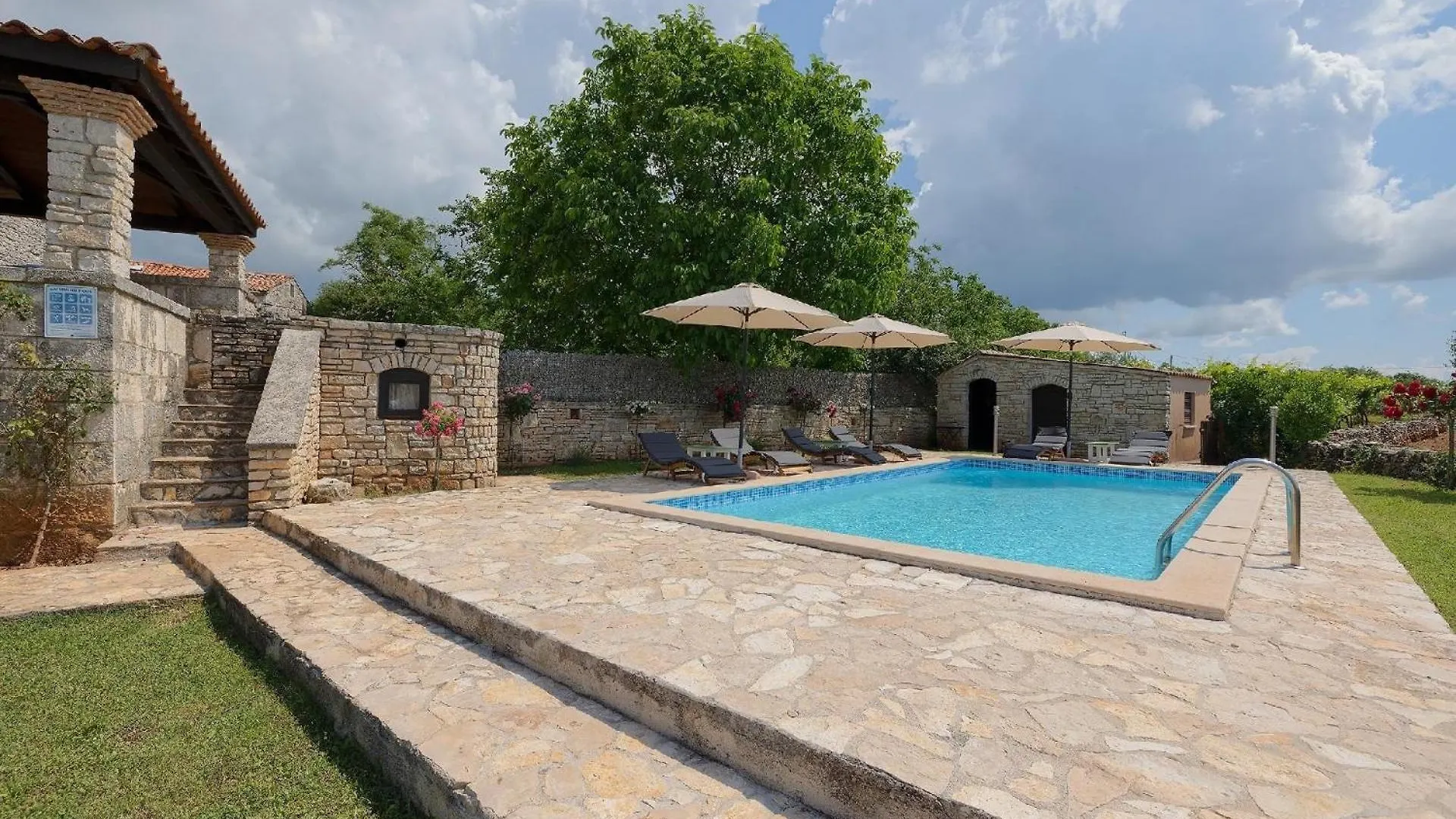 Ferienhaus Mit Privatpool Fuer 8 Personen Ca 250 Qm In Klarici, Istrien Binnenland Von Istrien Butkovići